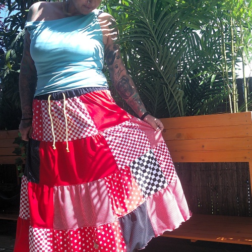 Patchwork Maxirock Stufenrock schwarz/rot/weiß Einheitsgröße