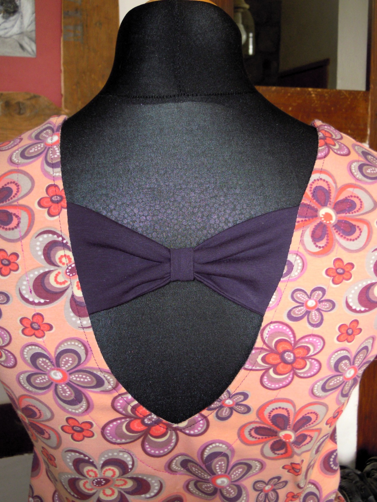 T-Shirt Shirt mit raffiniertem Rückenausschnitt Masche