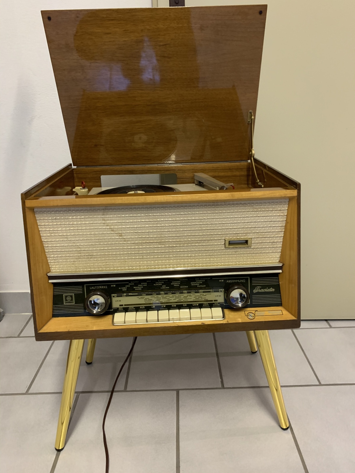 Alter Radio & Plattenspieler