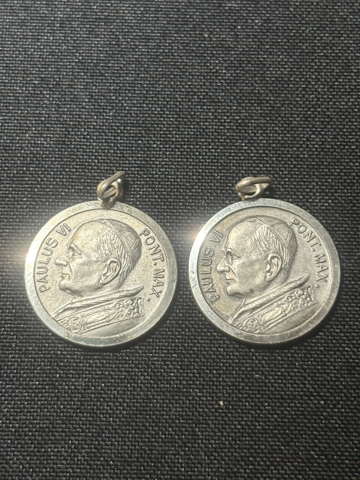 2 Stuck Silbermedaillon mit der Darstellung des Papstes