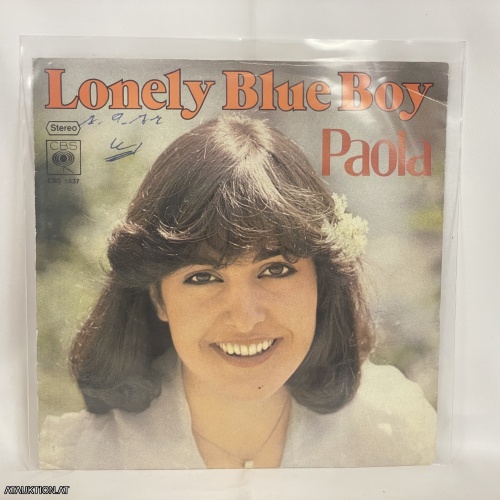 SINGLE / Paola – Lonely Blue Boy