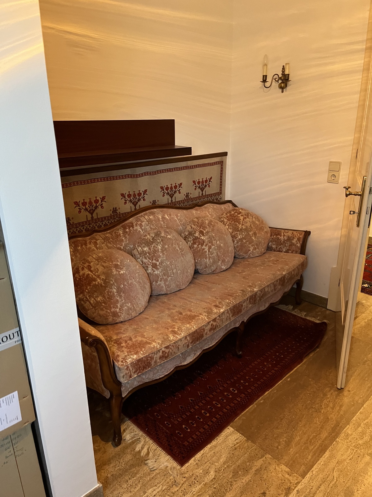 Schönes 3er Sofa und Fauteuil (15,17)