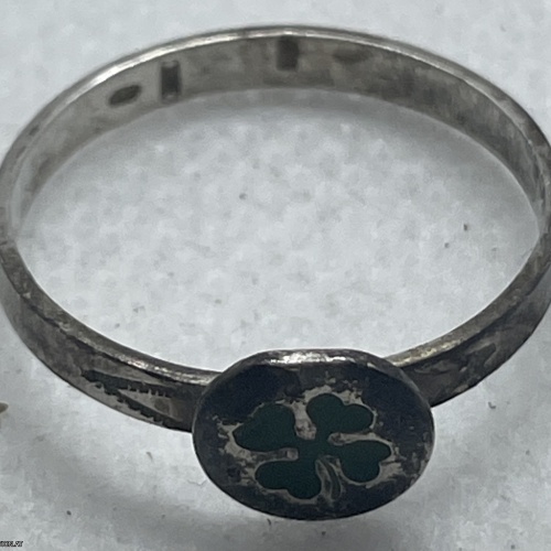 Antiker Ring mit Kleeblatt