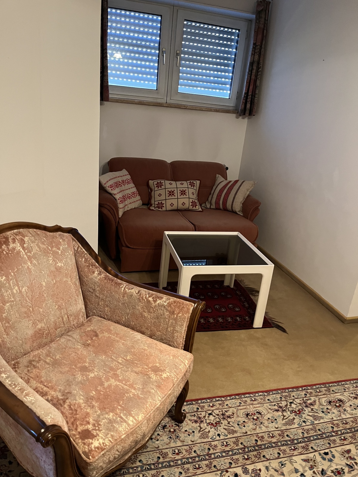 Schönes 3er Sofa und Fauteuil (15,17)