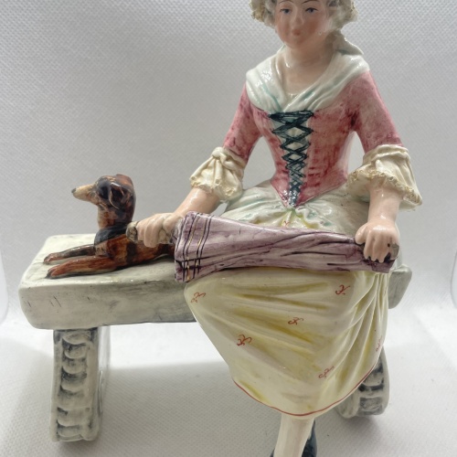 Große alte Royal Dux Bohemia Porzellanfigur mit Fehler "Dame auf Bank mit Hund"