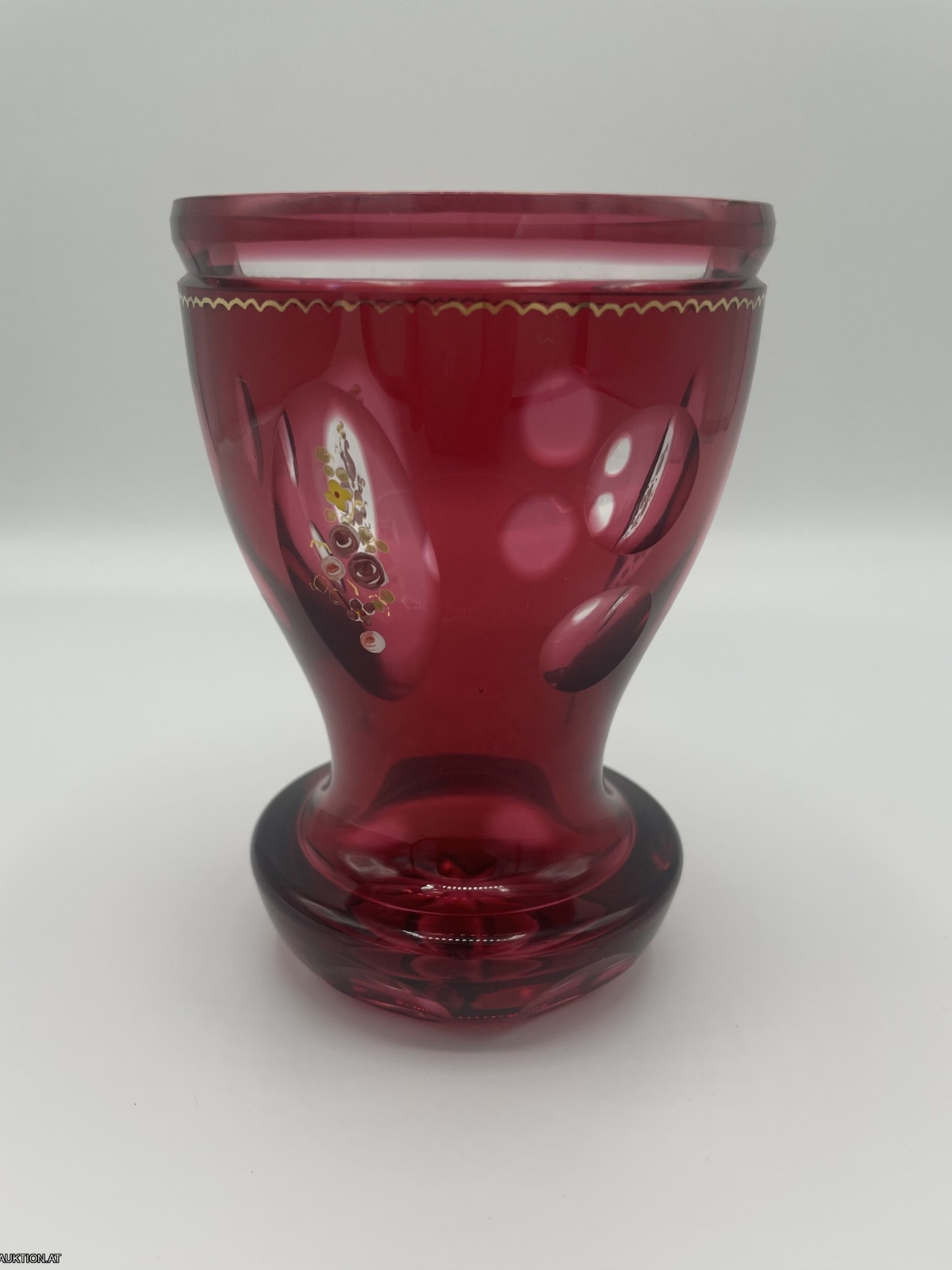 Antiker Fussbecher rot mit Emailmalerei