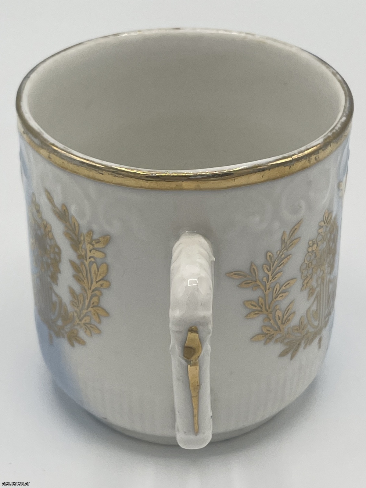 Wunderschönes antikes Rosenhäferl mit Goldverzierung