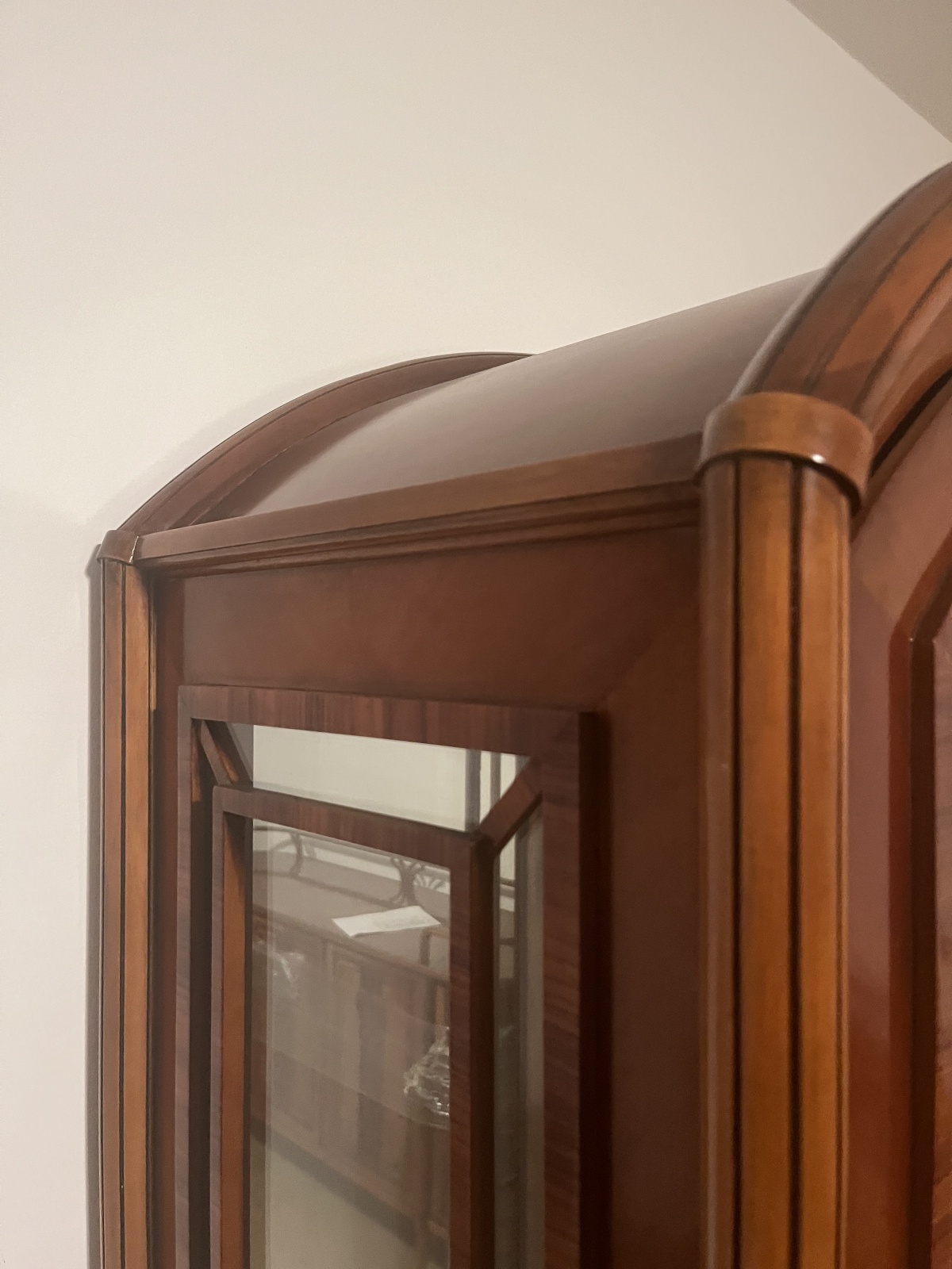 Schöner Glastürenschrank (10)