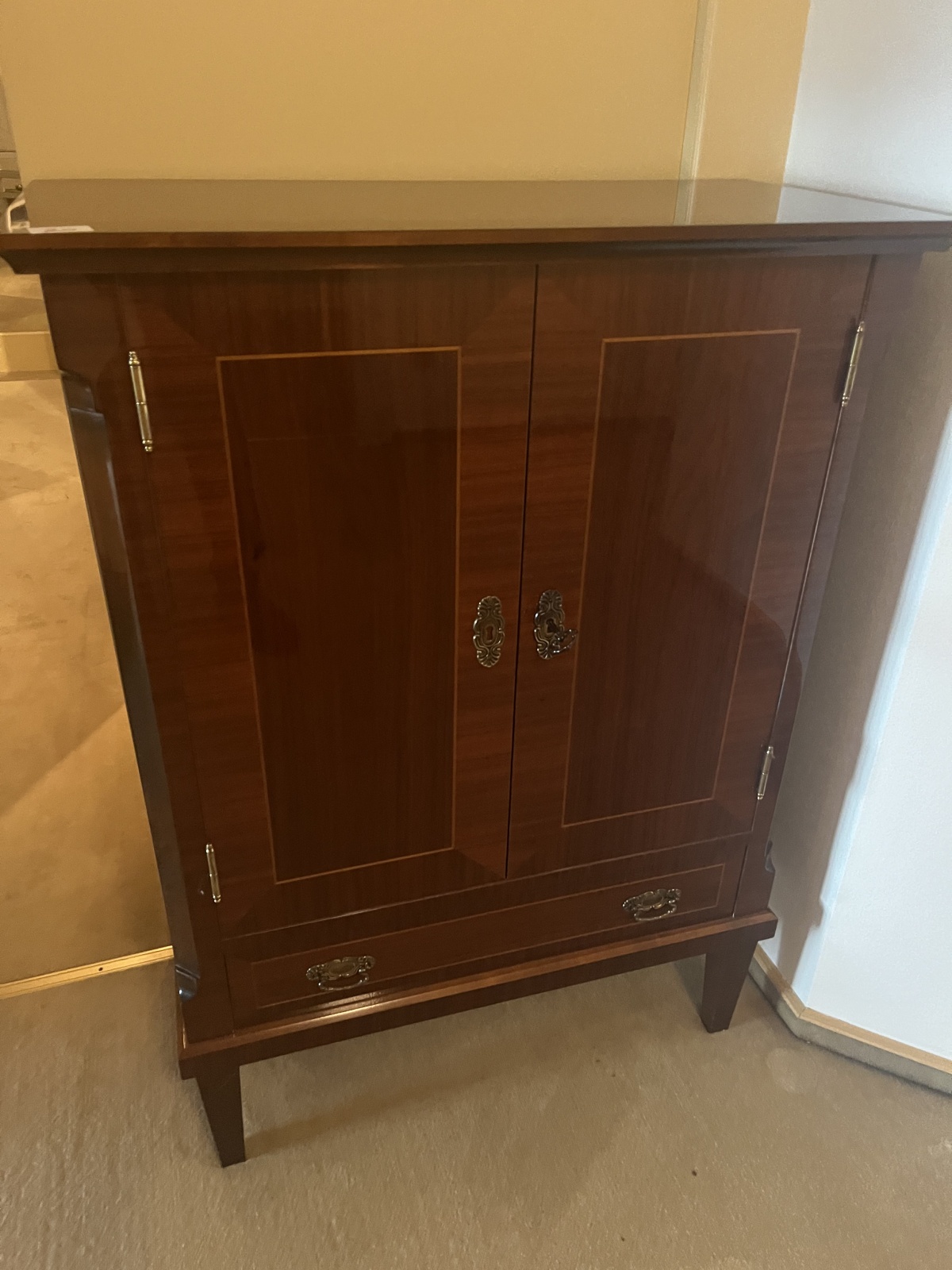 Schöne kleine Kommode / Kasterl mit Türen und Lade (20)