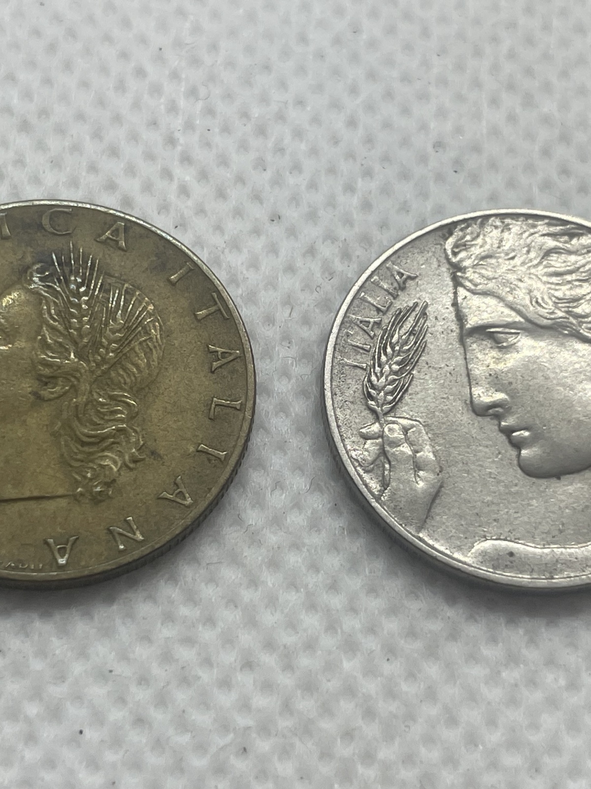 2 italienische Münzen von 1919 und 1957