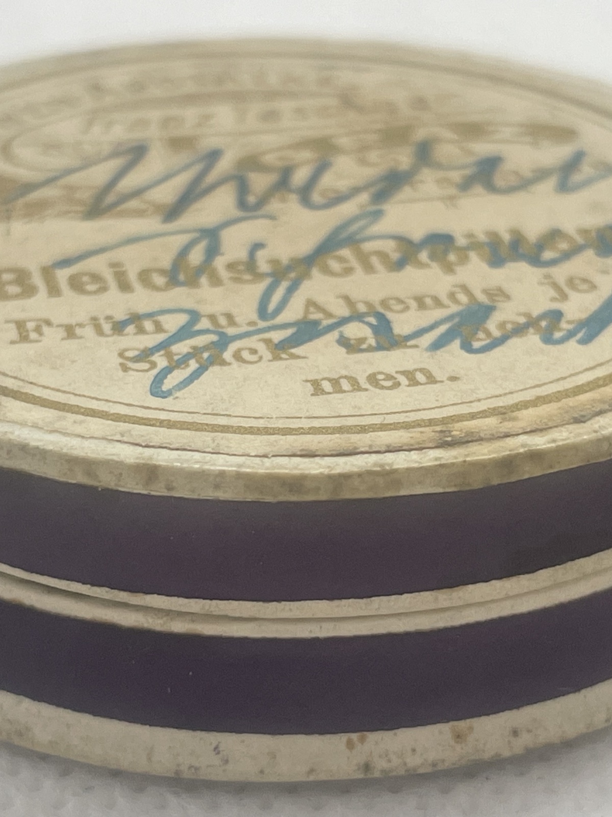 Vintage Dosen aus Karton eines Apothekers aus Graz