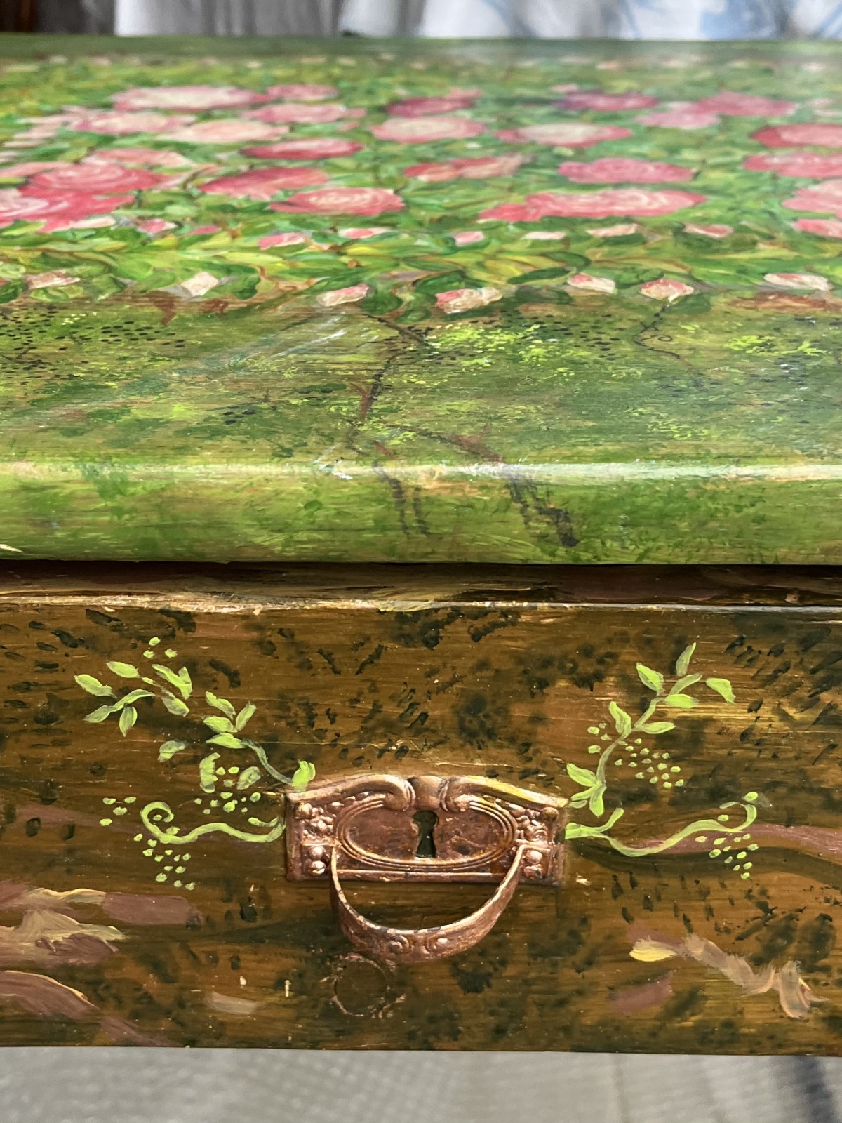 Schön bemalter Tisch - James