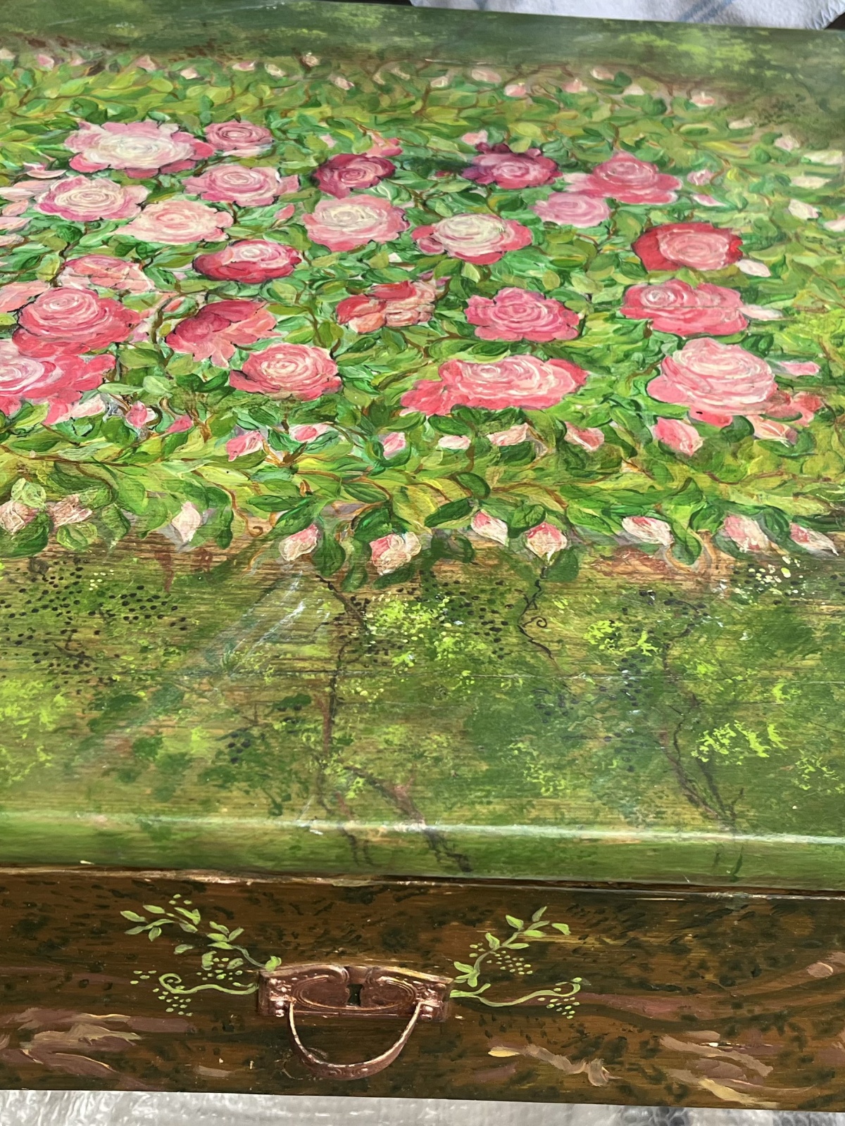 Schön bemalter Tisch - James