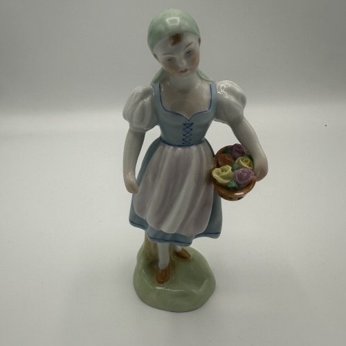 Herend Mädchen mit Blumenkorb