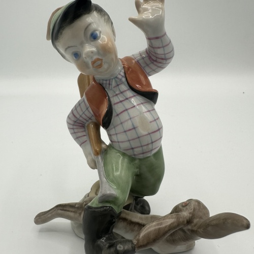 Herend Jägerjunge mit Hasen