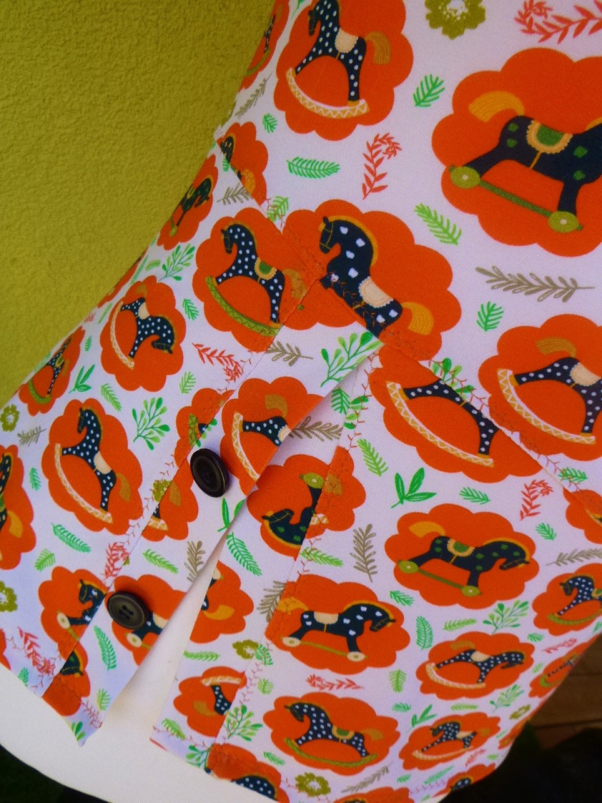 T-Shirt Trude mit Seitenschlitz und Retro Pferdemotiv