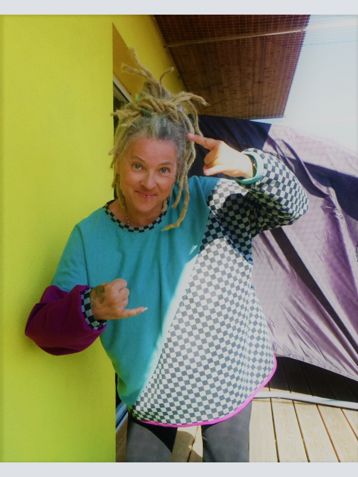 Oversize Sweatshirt Unisex grau/schwarz kariert mit Türkis