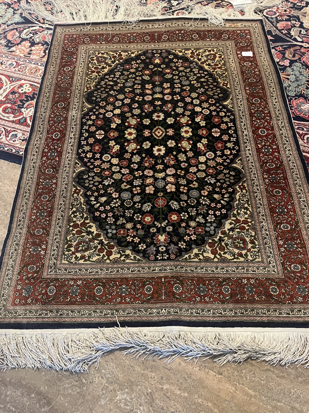 T11 - Hereke – Hängetep. 118 x 86 cm (Seide)  / (N550)