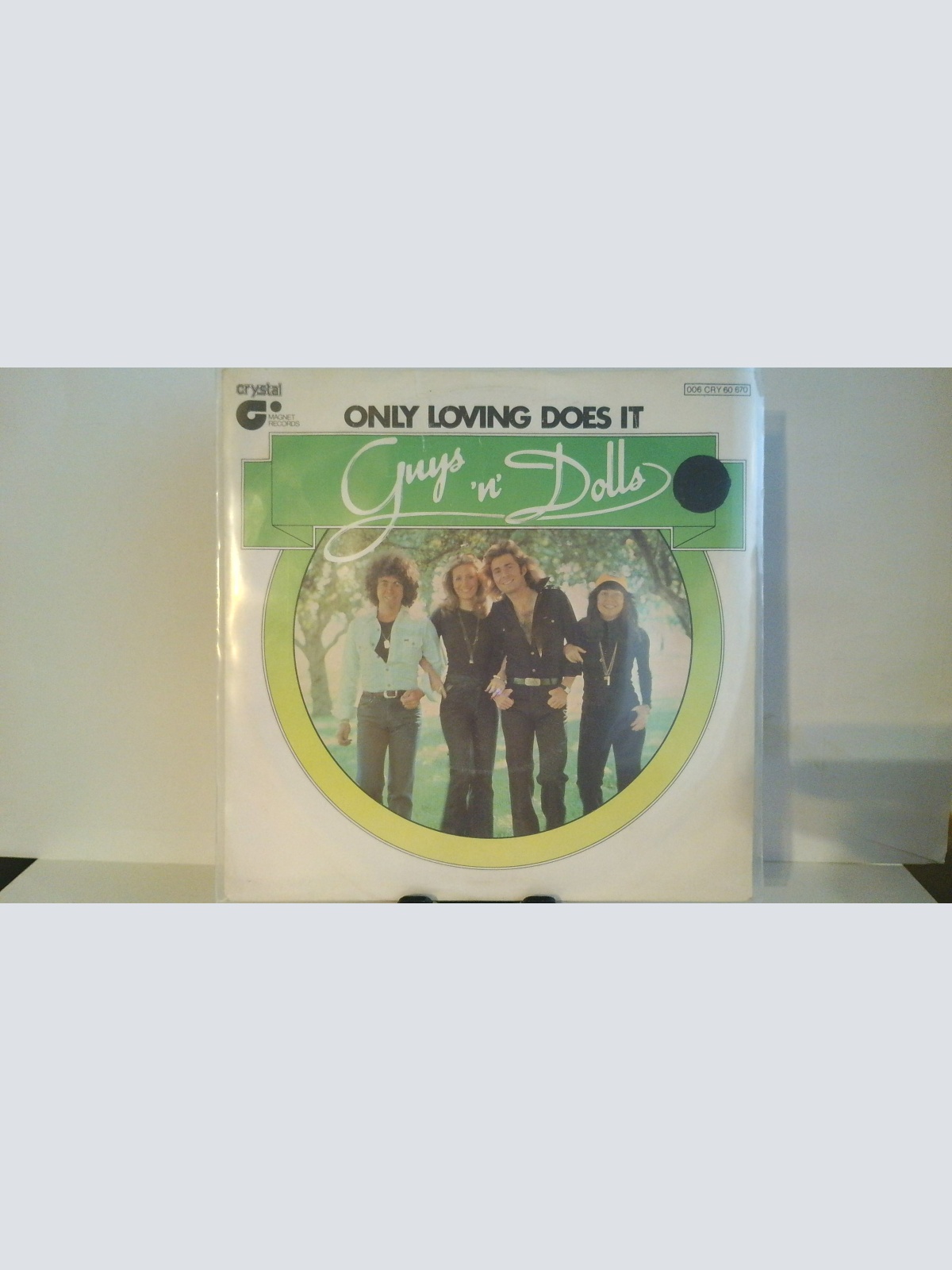 SINGLE / Guys 'n' Dolls* – Only Loving Does It