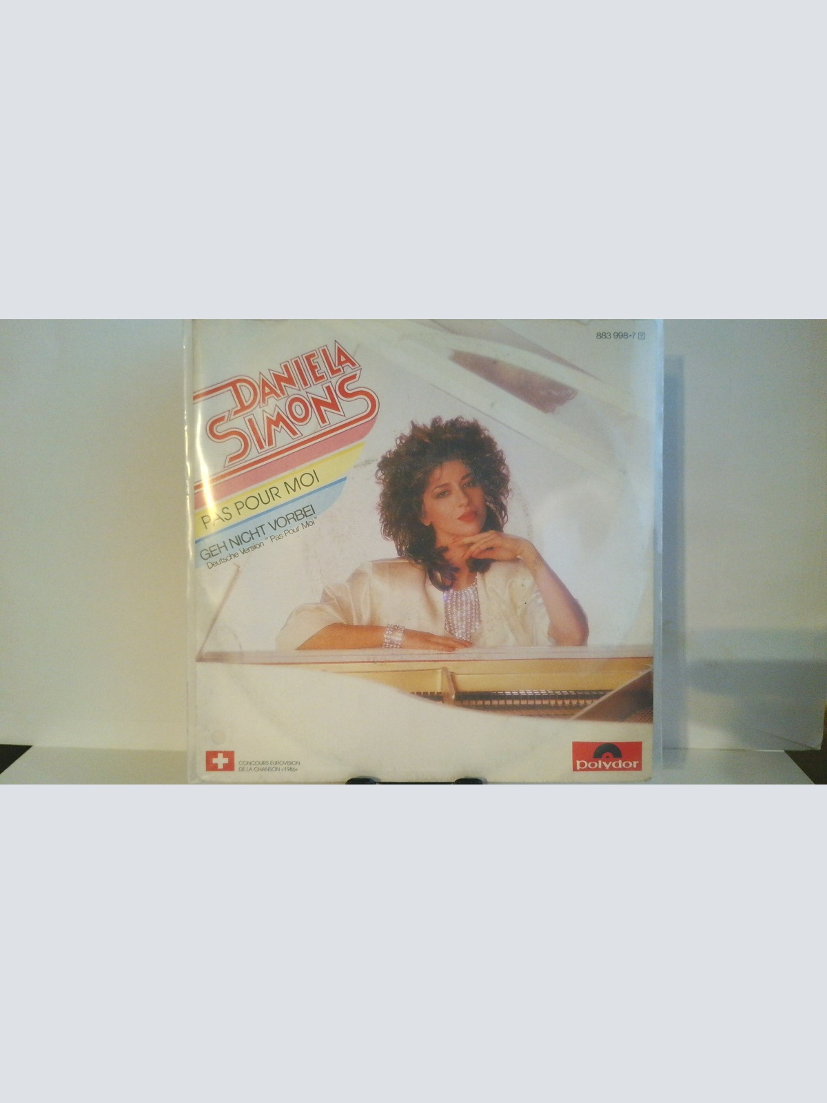 SINGLE / Daniela Simons* – Pas Pour Moi