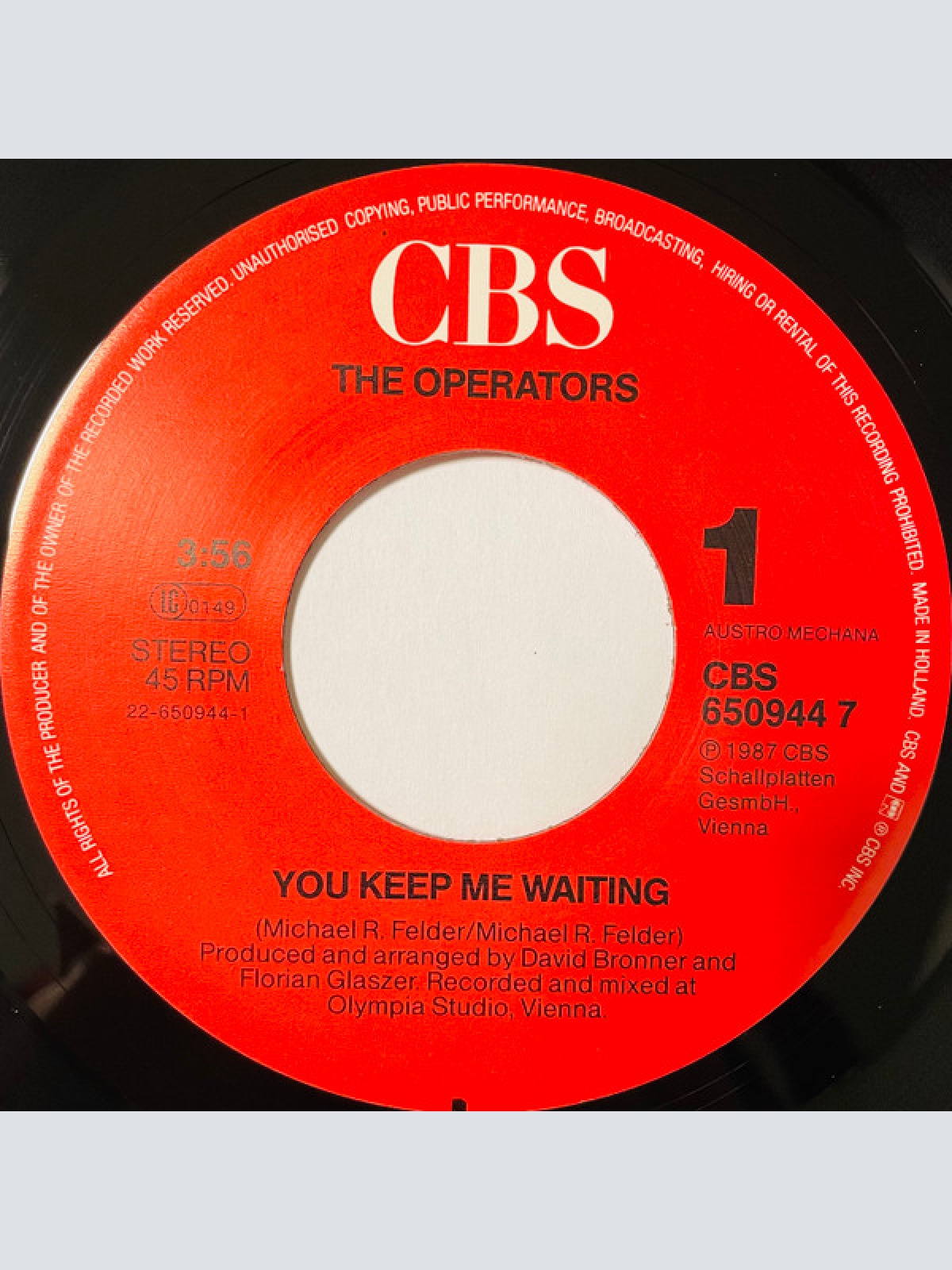 Vinyl / The Operators (5) - You Keep Me Waiting