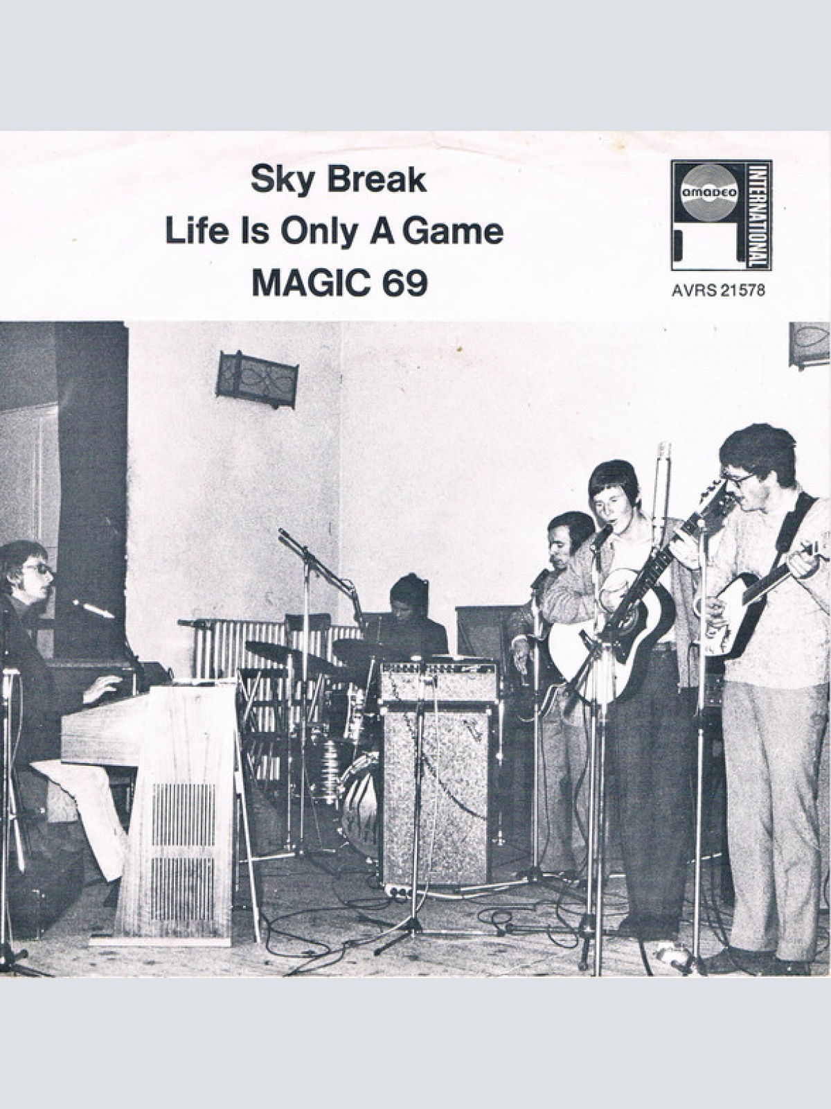 Vinyl / Magic 69 - Sky Break / Life Is Only A Game