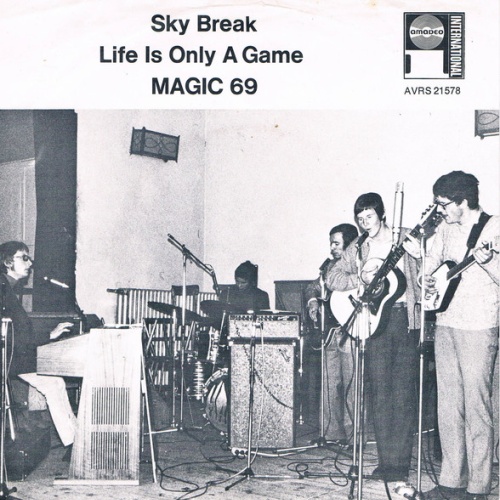 Vinyl / Magic 69 - Sky Break / Life Is Only A Game