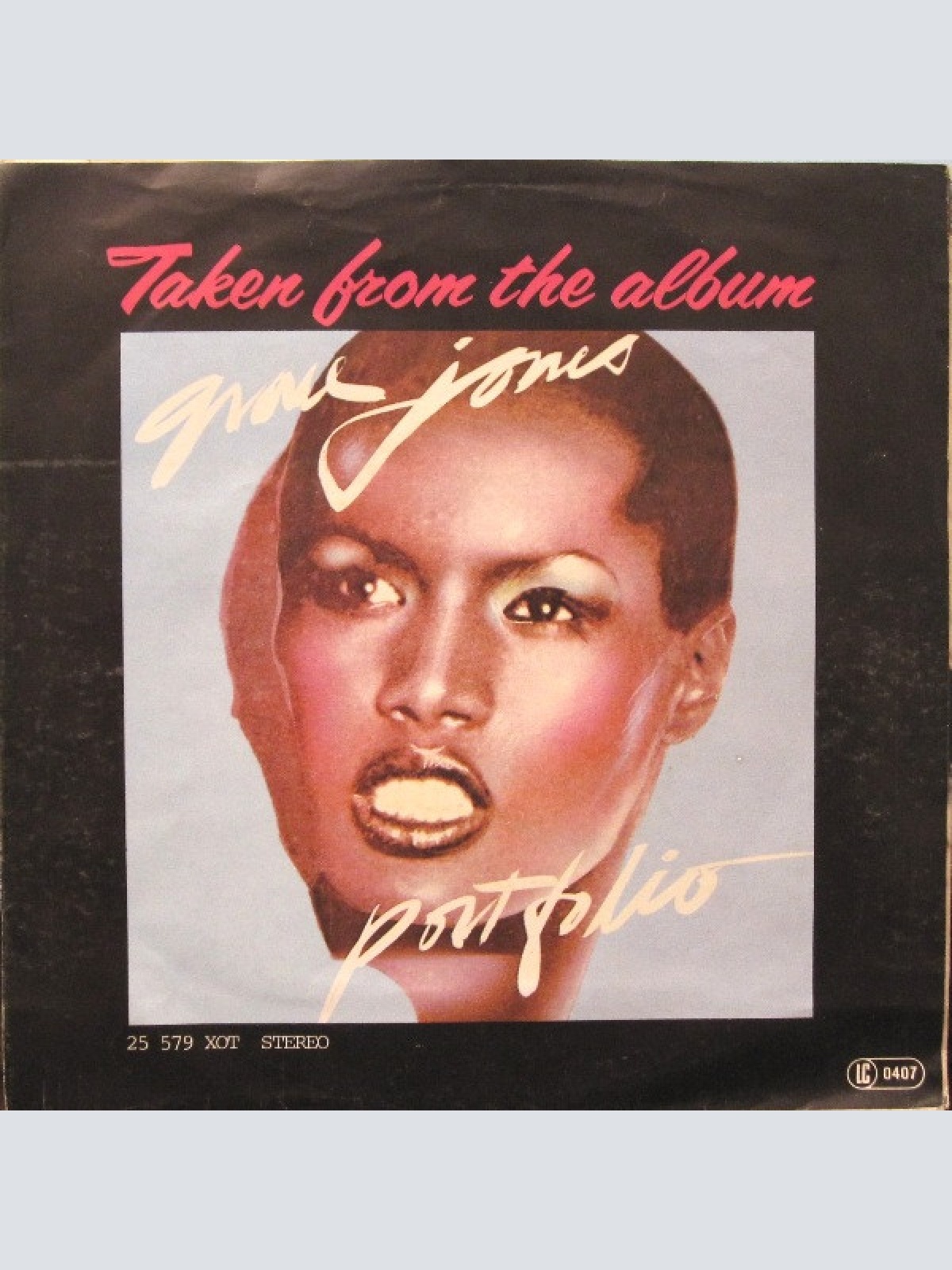 Vinyl / Grace Jones - La Vie En Rose / I Need A Man