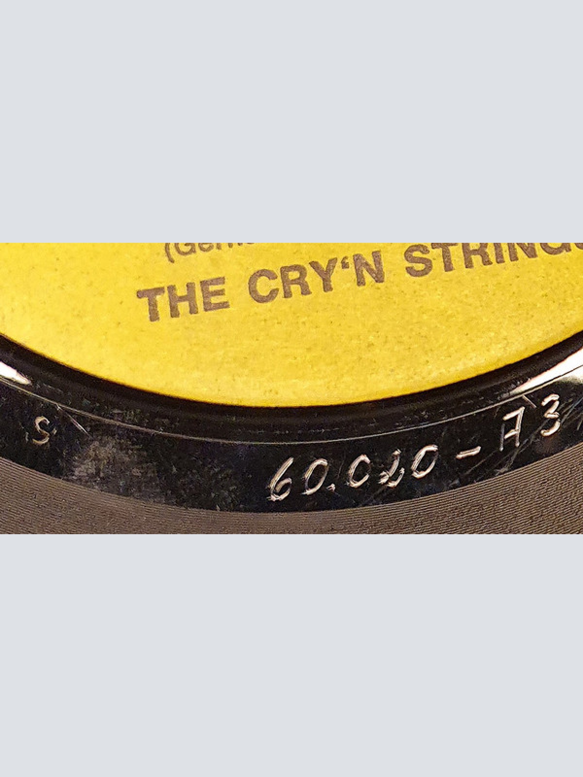 Vinyl / The Cry'n Strings - Monja