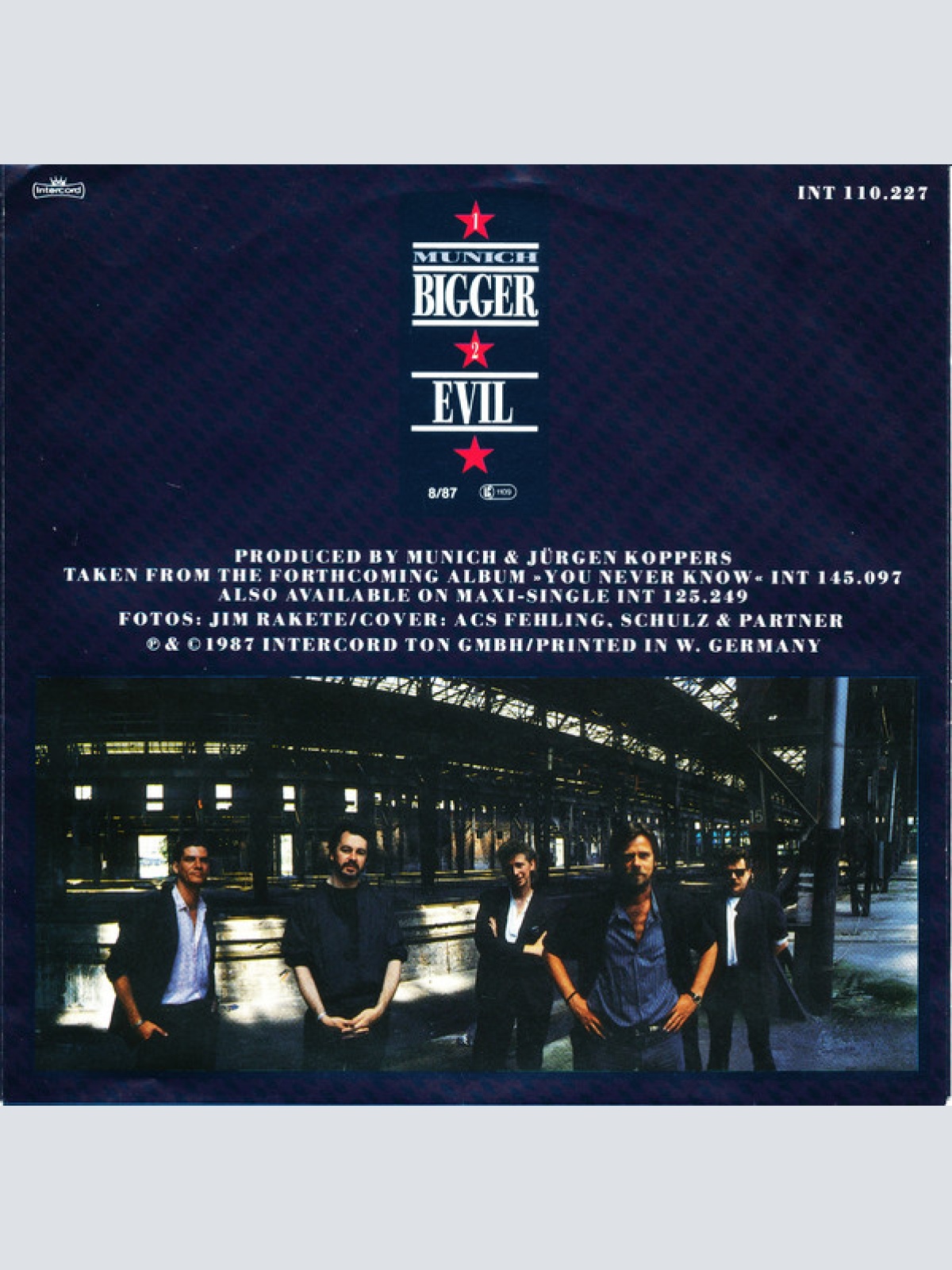 Vinyl / Munich - Bigger