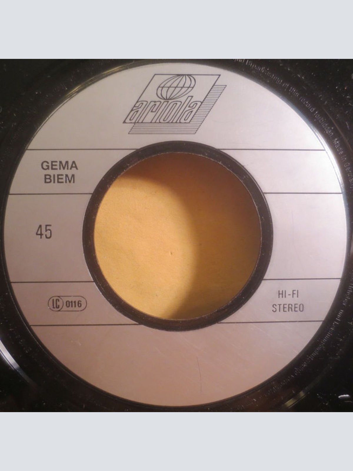 Vinyl / UK 1 (One)* Featuring Tia (18) & Chantel - Yeah! Turn On The Light