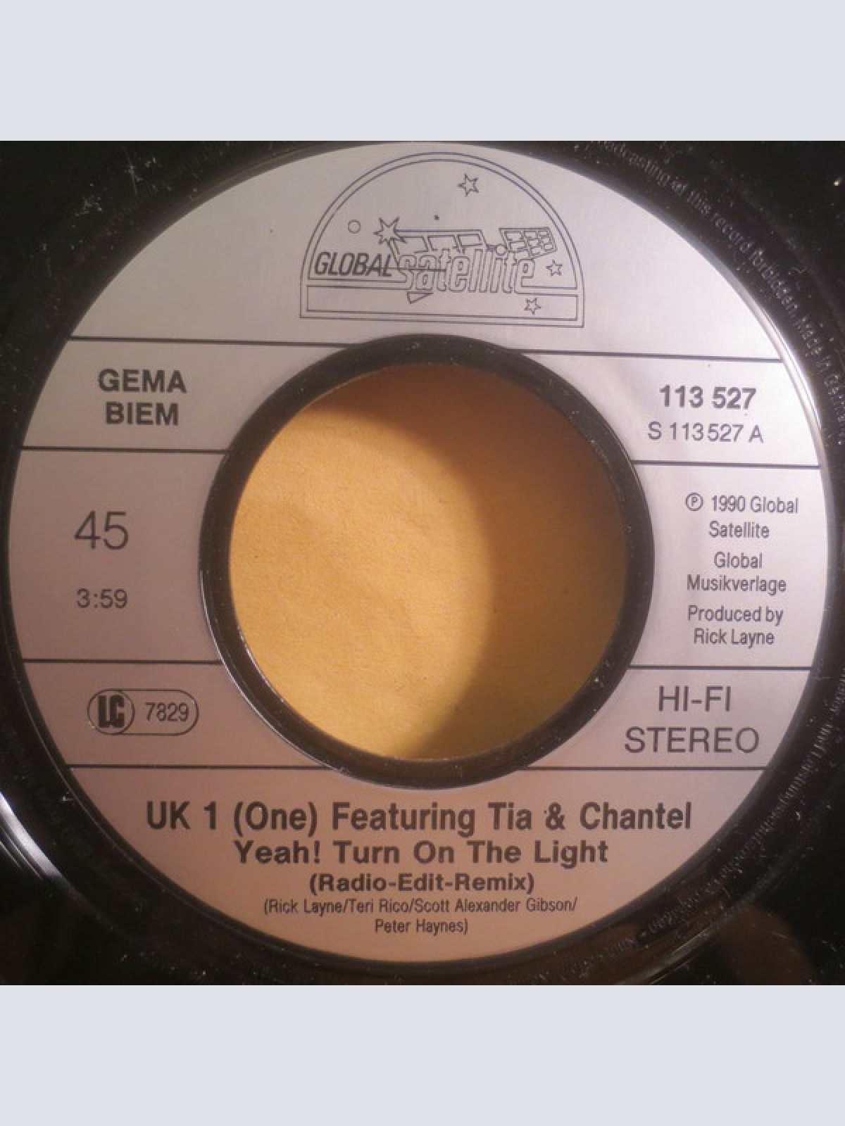Vinyl / UK 1 (One)* Featuring Tia (18) & Chantel - Yeah! Turn On The Light
