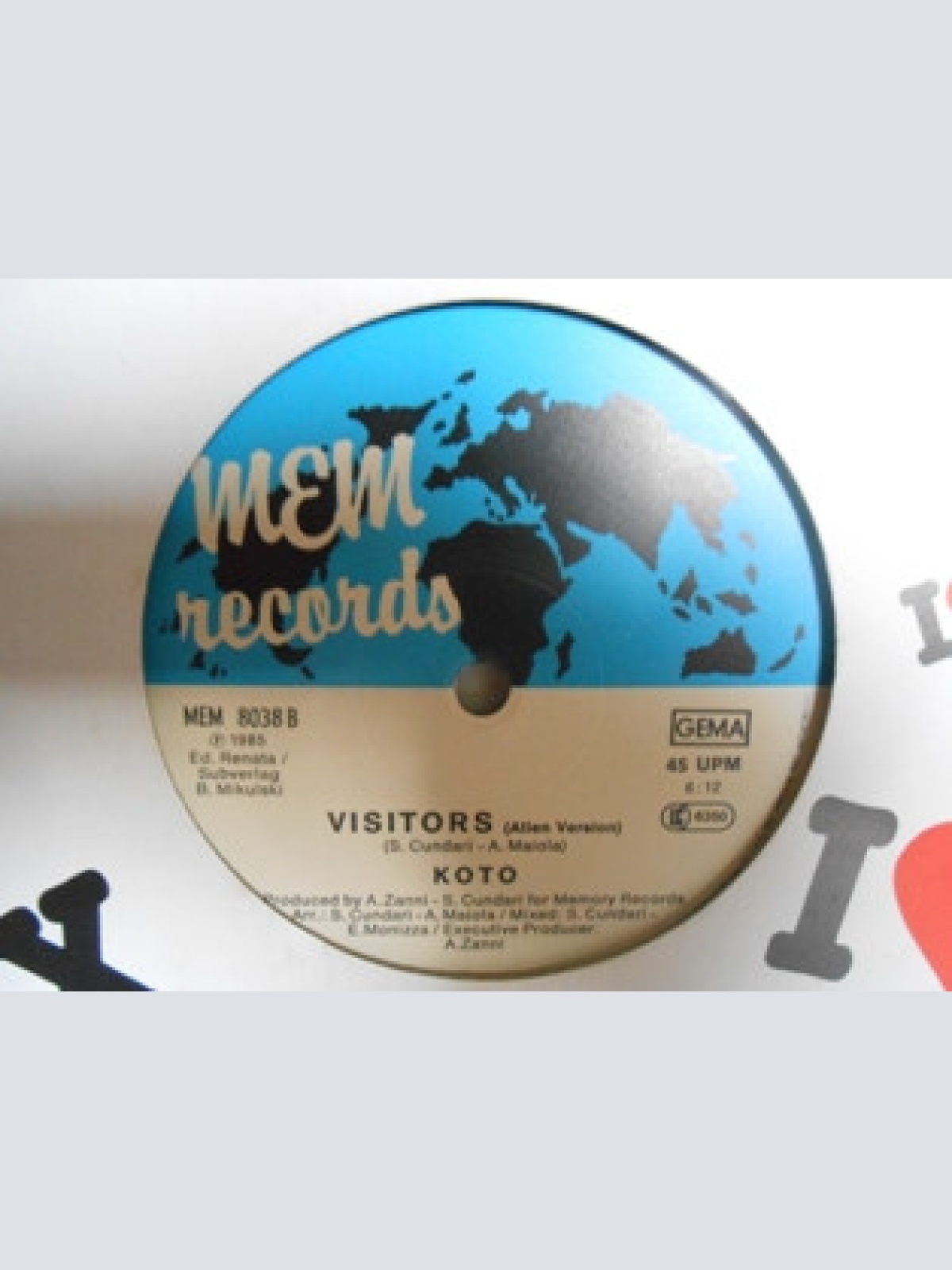 Vinyl / Koto - Visitors (Vocal Remix)