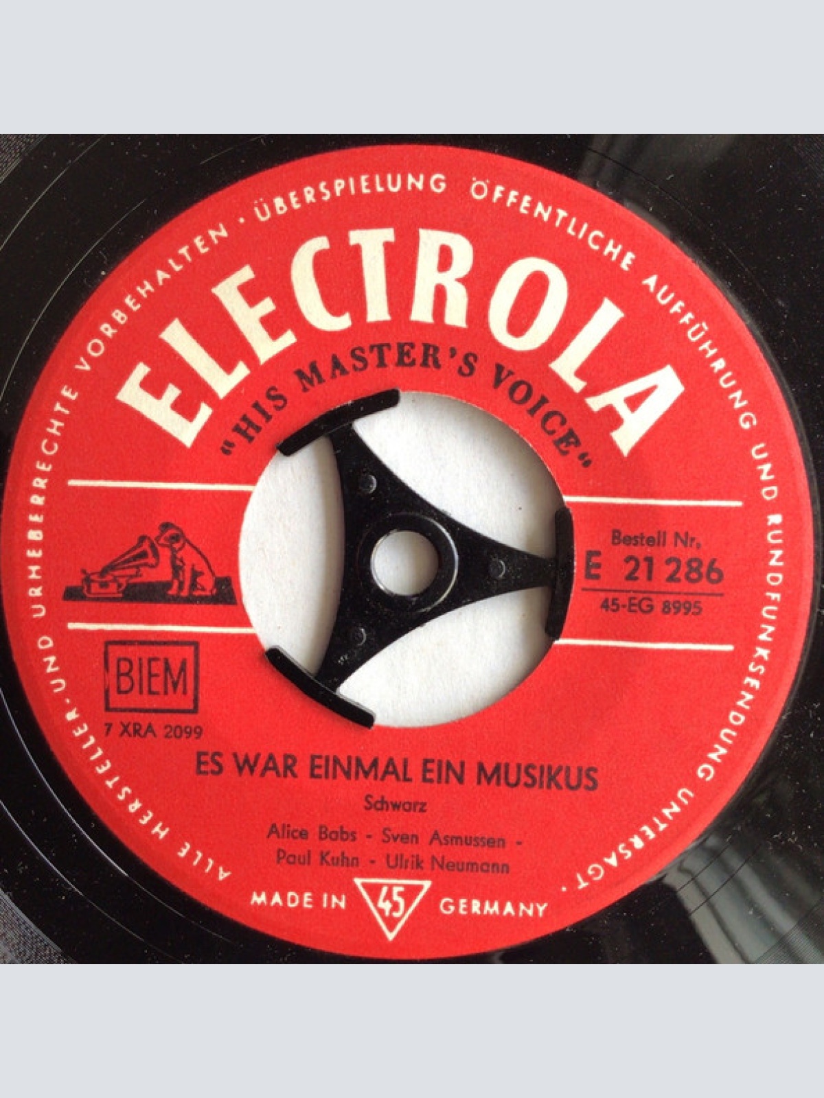 Vinyl / Alice Babs, Sven Asmussen*, Paul Kuhn, Ulrik Neumann - Zwei In Einer Grossen Stadt