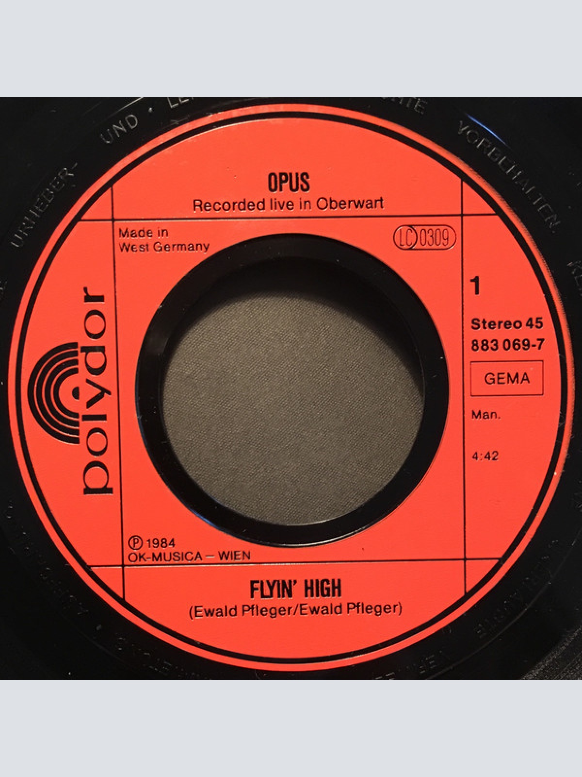 Vinyl / Opus - Flyin' High (Original Live Version)