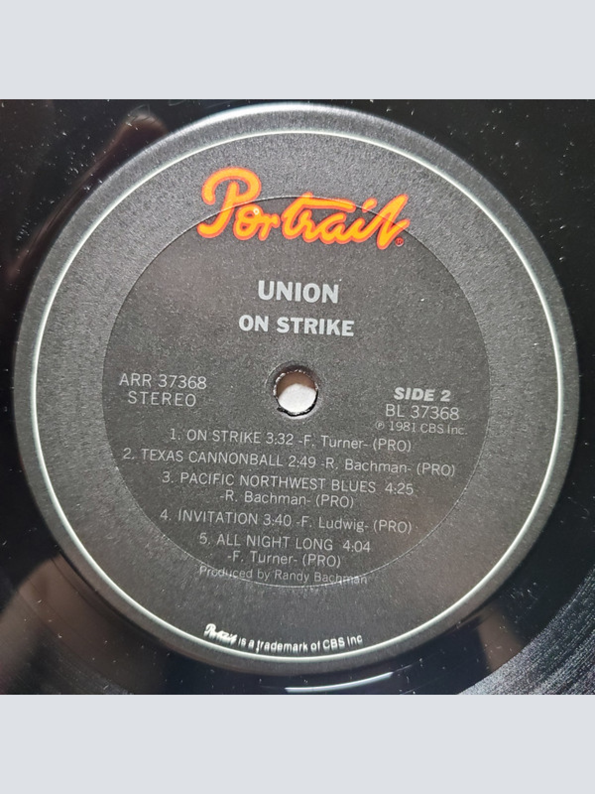 Vinyl / Union (17) - On Strike