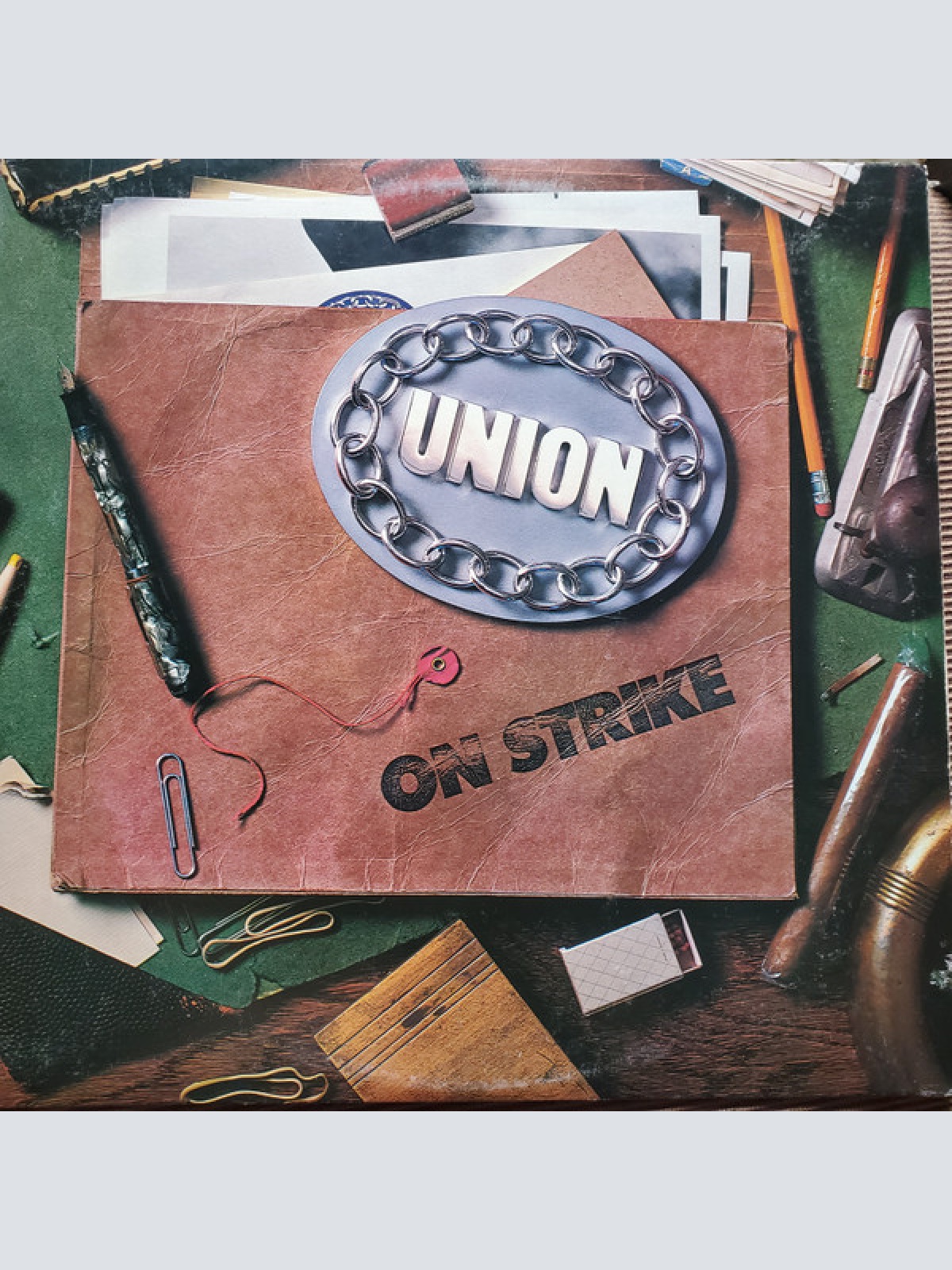 Vinyl / Union (17) - On Strike