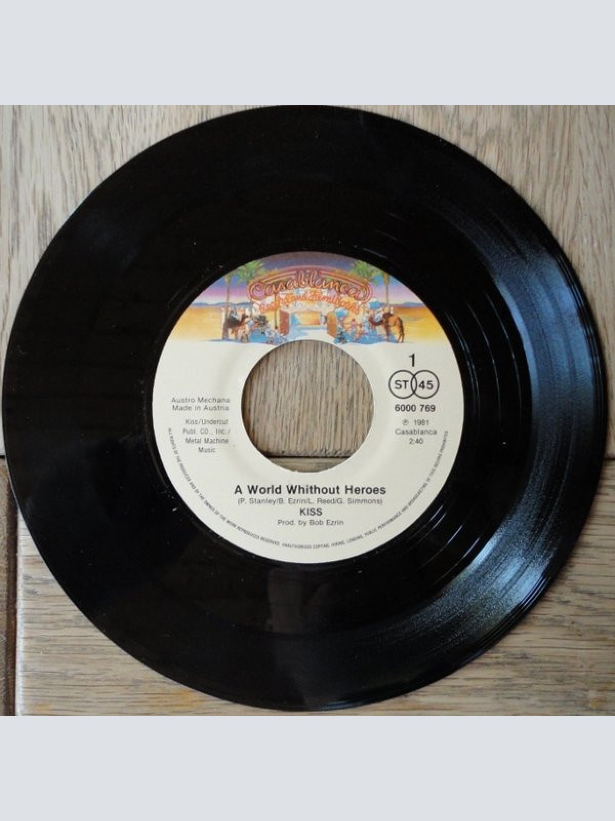 Vinyl / Kiss - A World Without Heroes