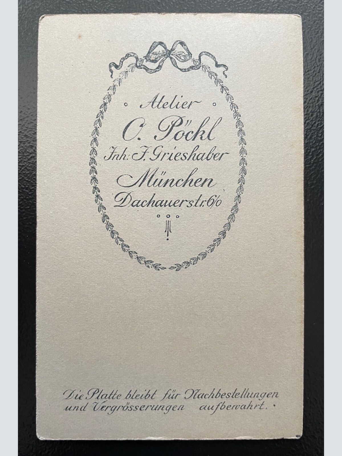 Foto Porträt Soldat Uniform Bart Schirmmütze Pöckl München ca10,4x6,4cm 402419TH