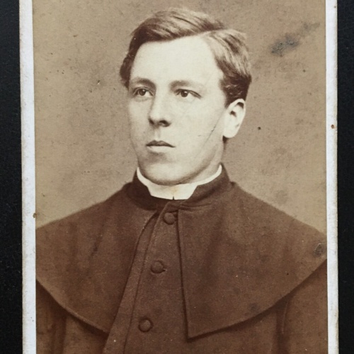 Foto Porträt Pfarrer Talar- Würthle & Spinnhirn Salzburg ca.6,4x10,5cm 400682 TH