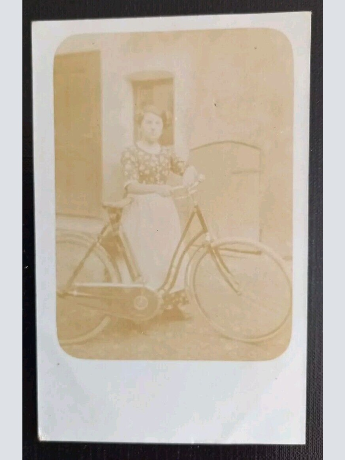 Frau Mit Fahrrad 400266 gr I