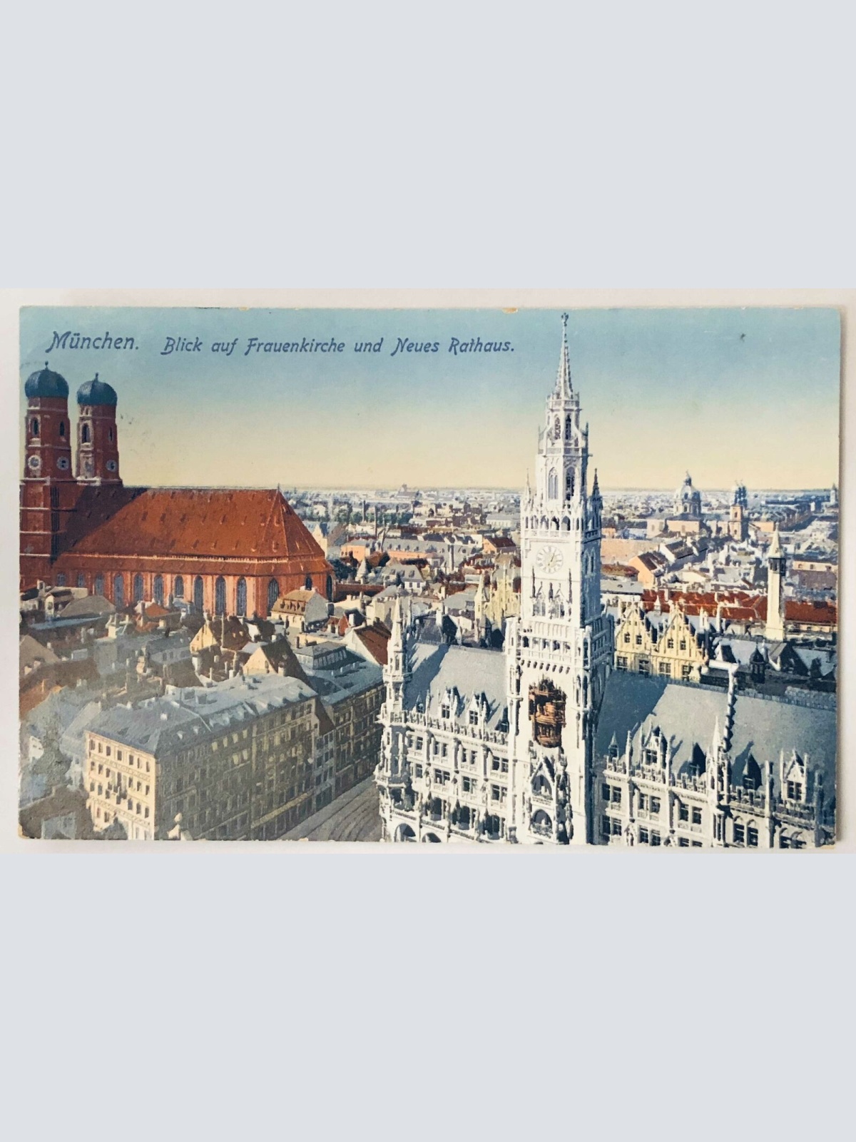 München Blick auf Frauenkirche und Neues Rathaus  82021