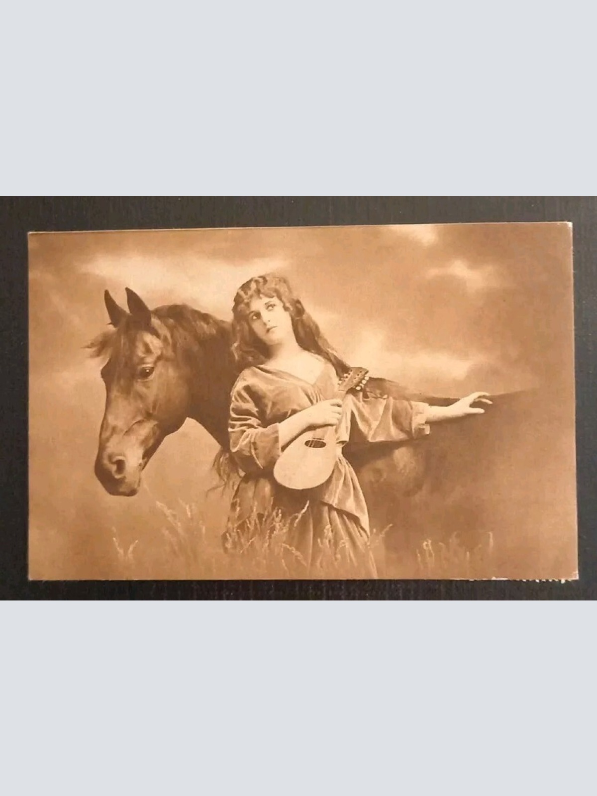 Künstlerkarte Frau Mit Pferd Und Mandoline 600612A Gr