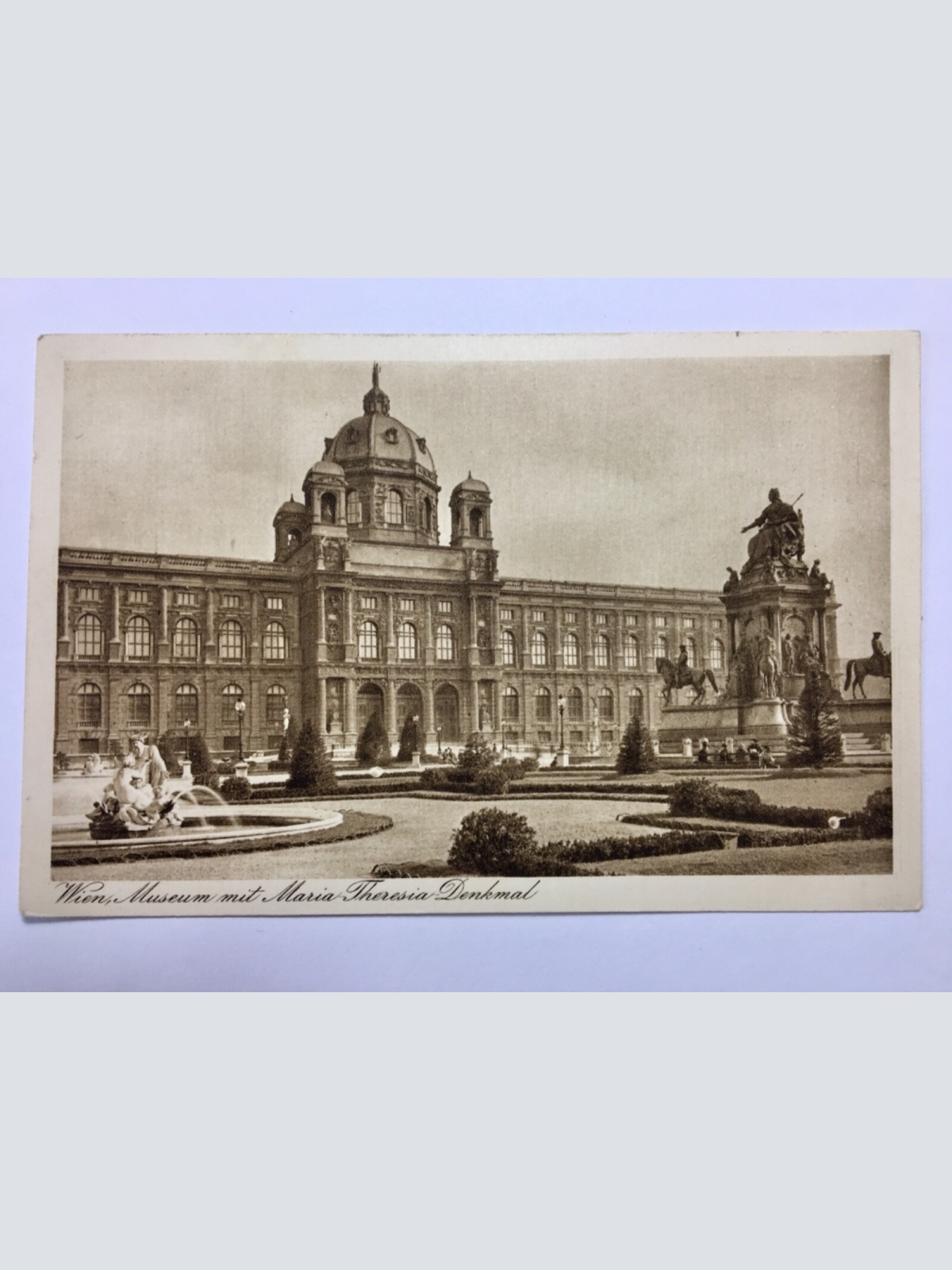 Wien - Wiener Museum mit Maria-Theresia-Denkmal 598