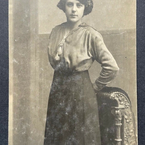 Porträt Frau Kleid Bluse Tracht Zopf Klinger Braunau Oberösterreich 400268 TH A