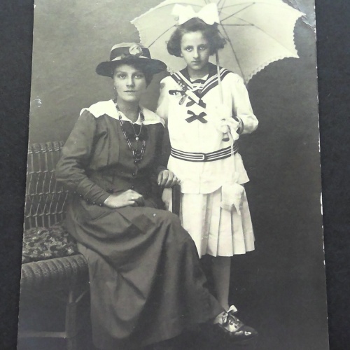 Porträt unbekannt Mutter Tochter Sonnenschirm Mädchen JW 650295 C