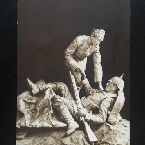 Der gute Kamerad - Statue - Soldat hilft Kameraden 270063 TH