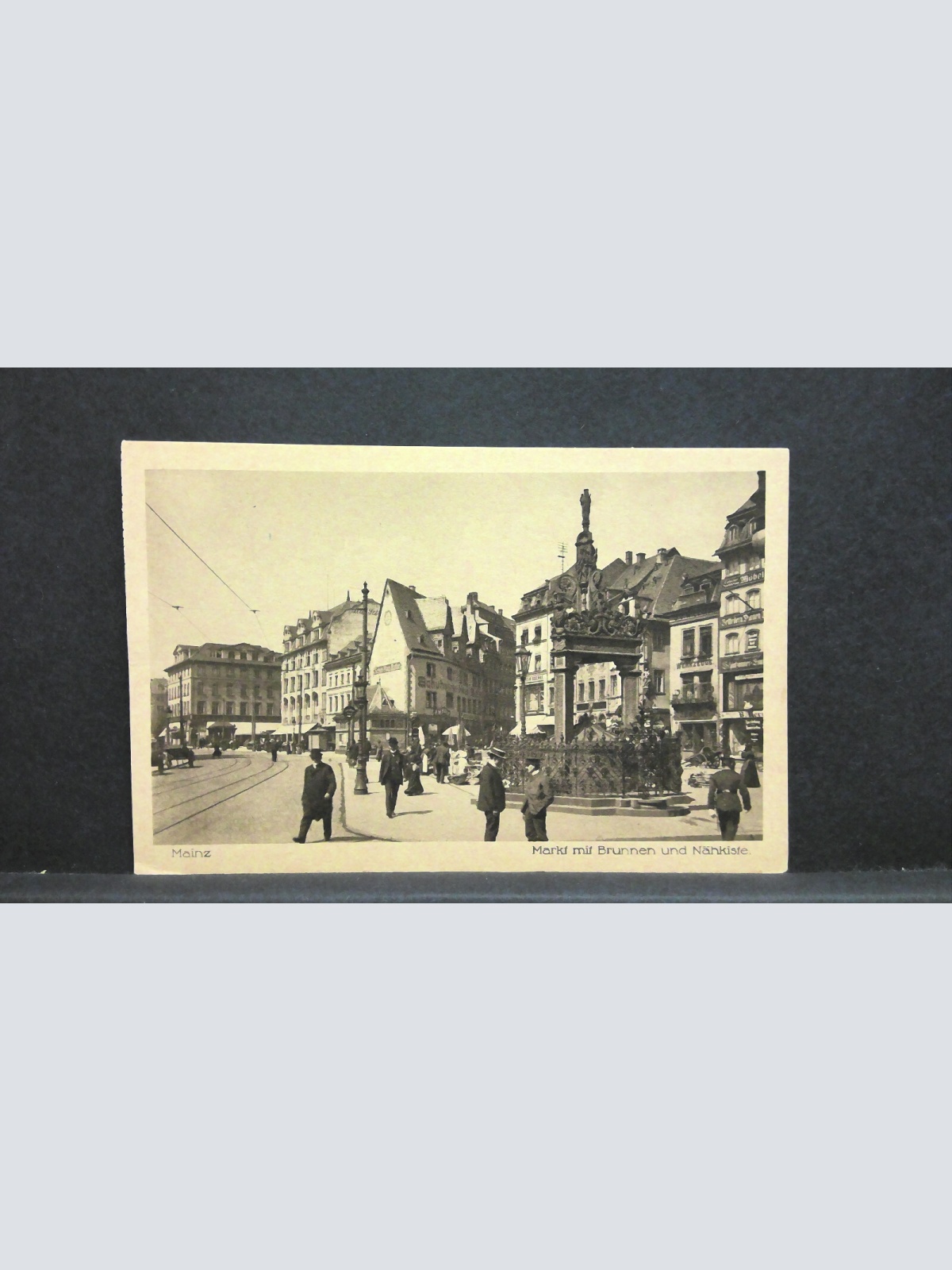 Mainz Markt mit Brunnen und Nähkiste 180103 jw