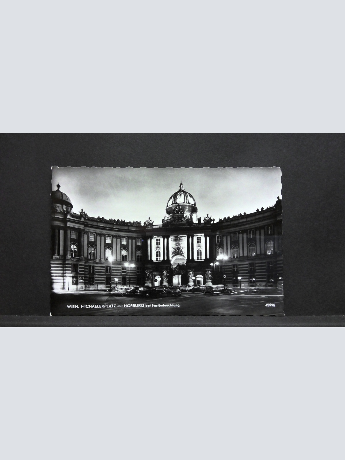 Michaelerplatz mit Hofburg bei Festbeleuchtung Wien 600570A jw J