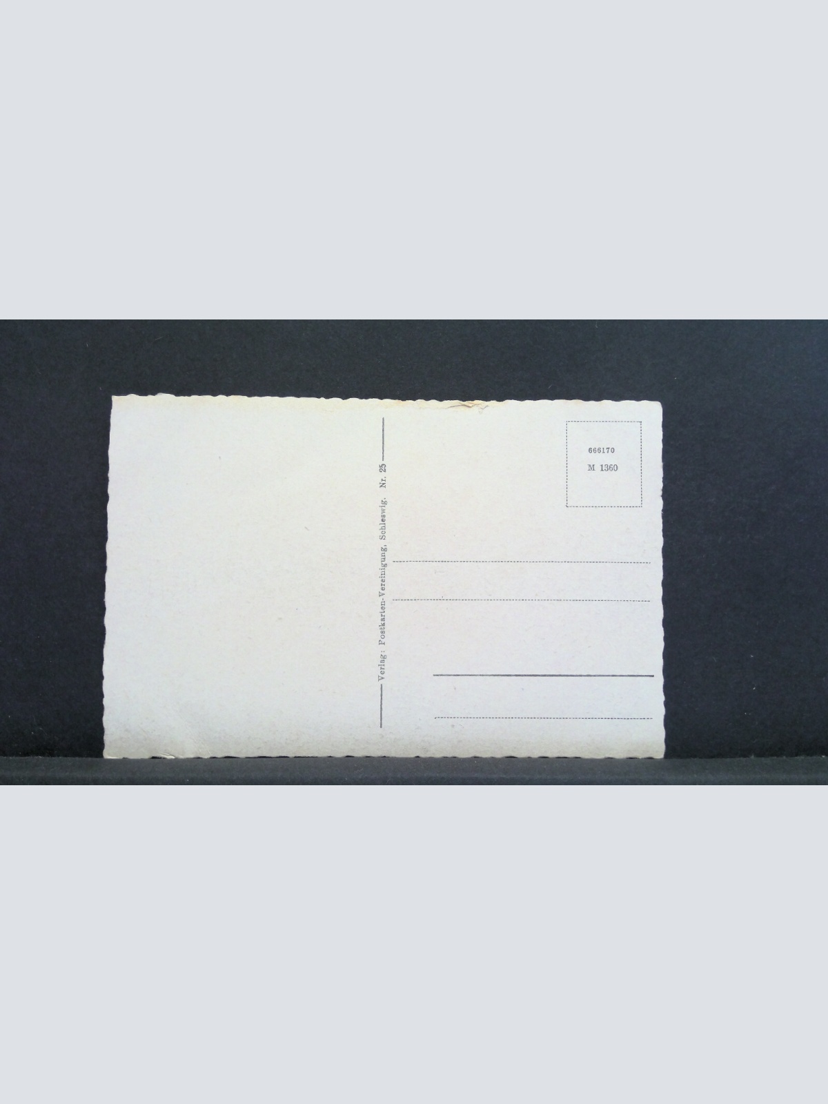 Schleswig Neuwerk Park Brunnen 180290 jw J